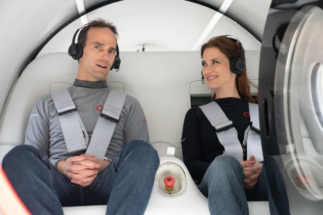 Первая поездка пассажиров в капсуле Hyperloop прошла успешно